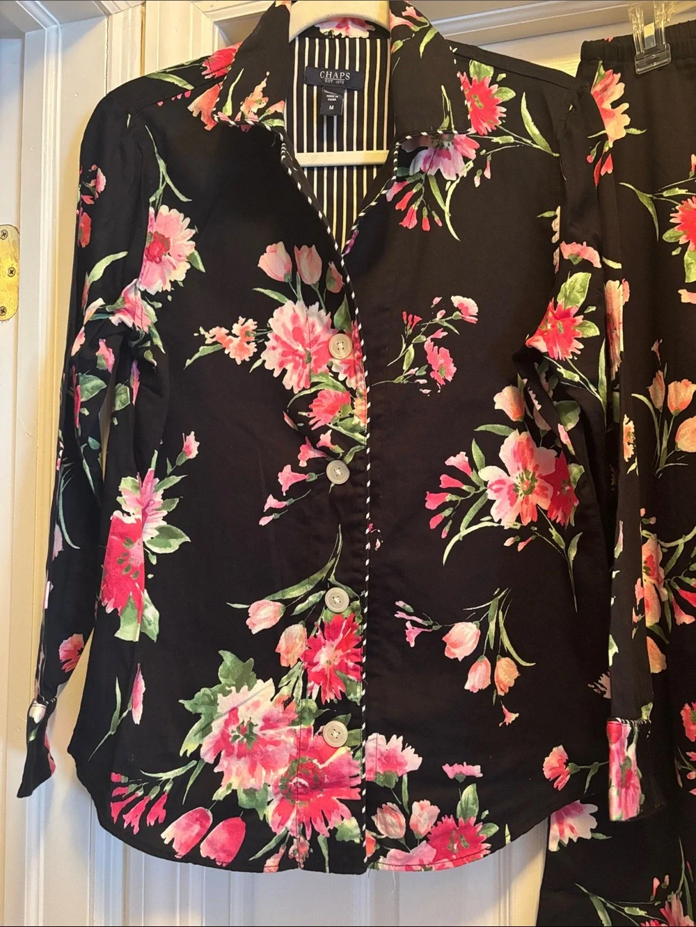 Gently used, CHAPS Women's Black Floral Pajamas 🌷